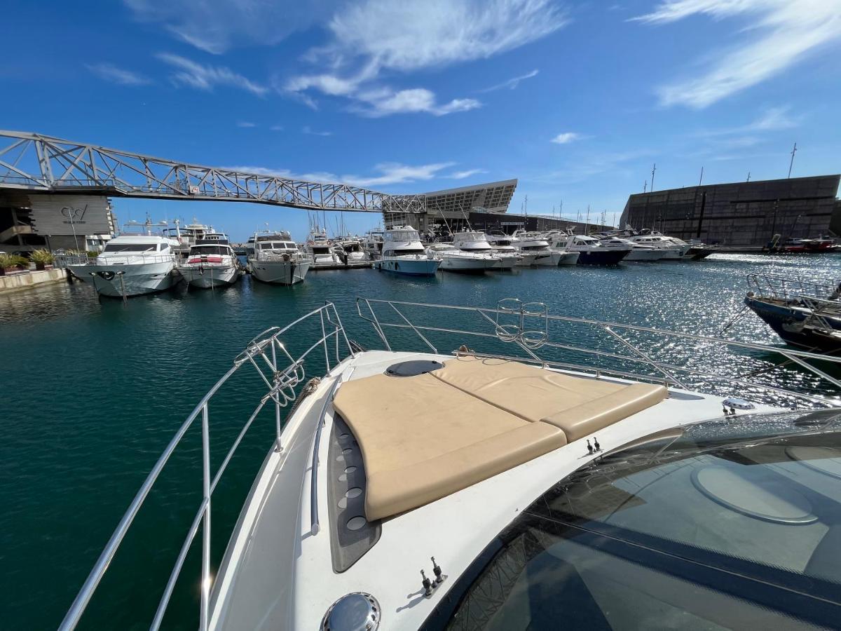 Yacht In Barcelona Hotel Sant Adria de Besos Ngoại thất bức ảnh