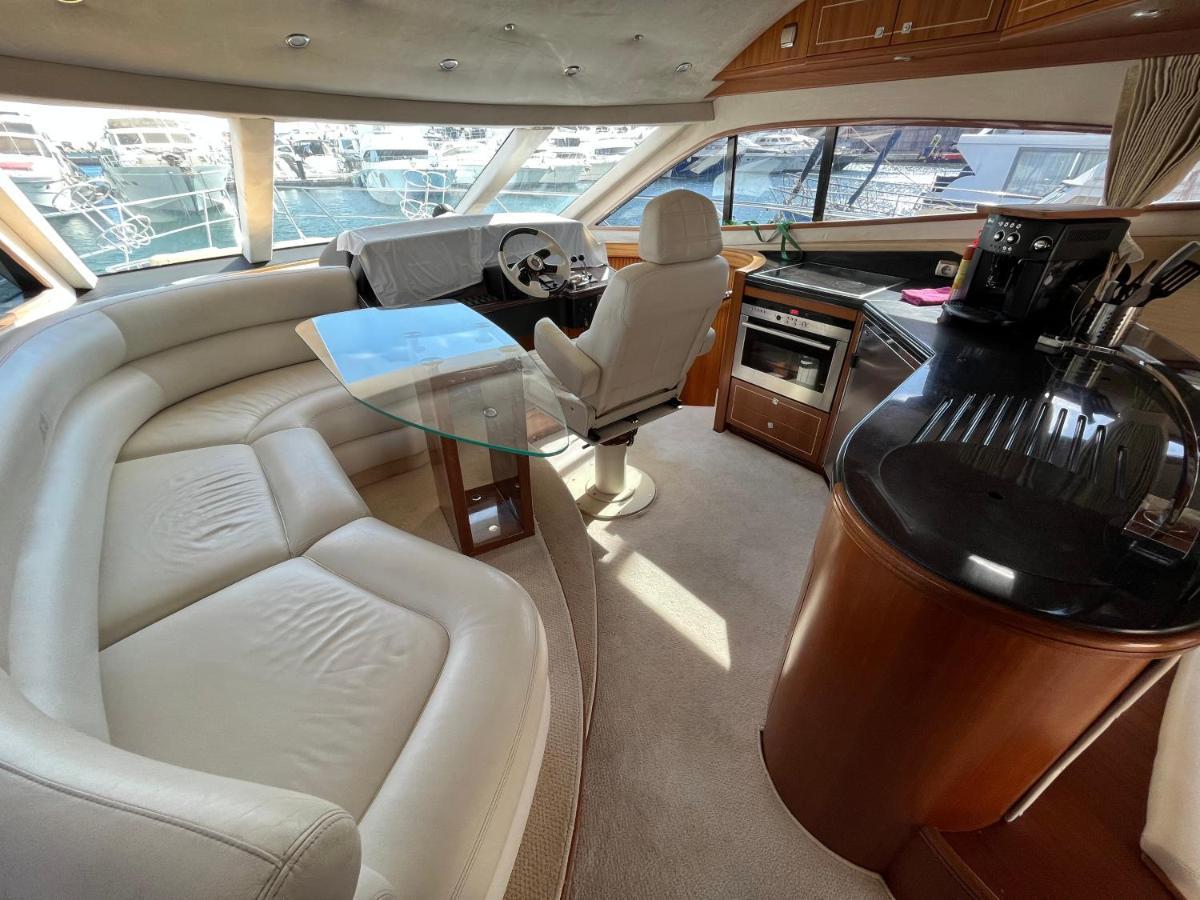 Yacht In Barcelona Hotel Sant Adria de Besos Ngoại thất bức ảnh