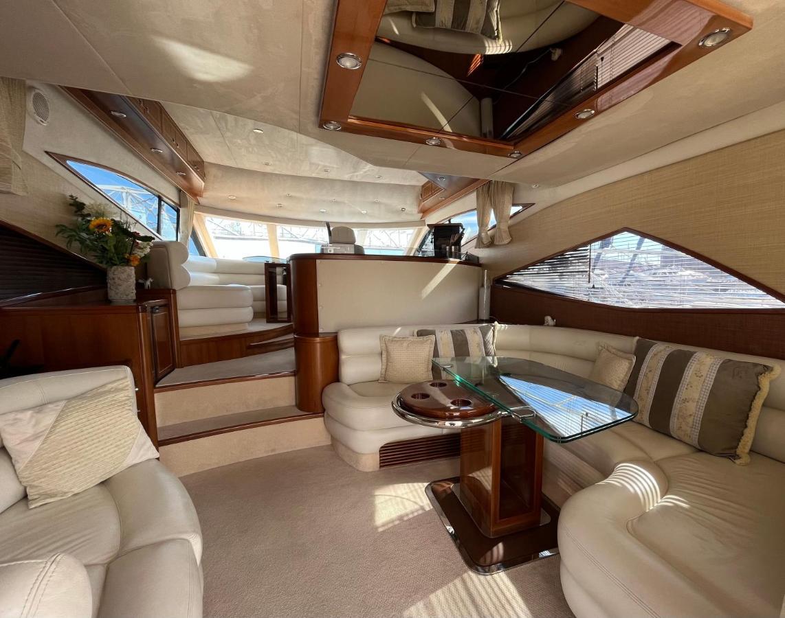 Yacht In Barcelona Hotel Sant Adria de Besos Ngoại thất bức ảnh